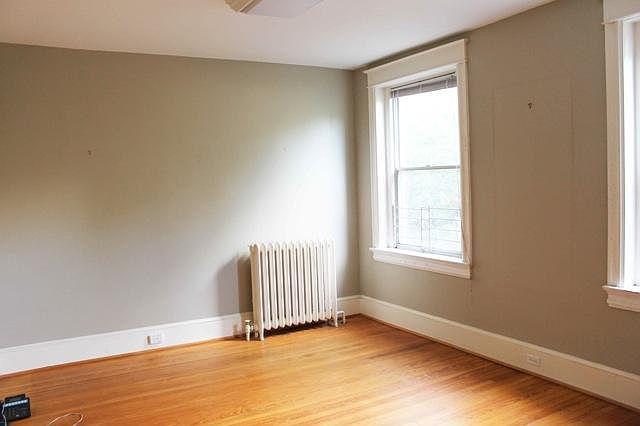 Livingroom, large windows overlooking park