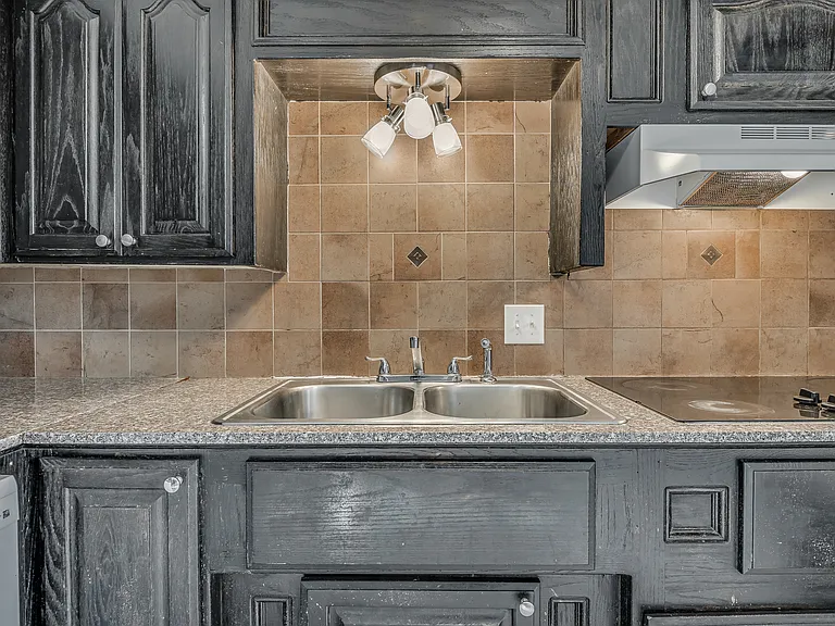 2520 SW 68th St — Photo 16