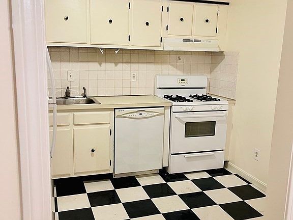 2nd image of 655 W Lowell Ave Unit 22