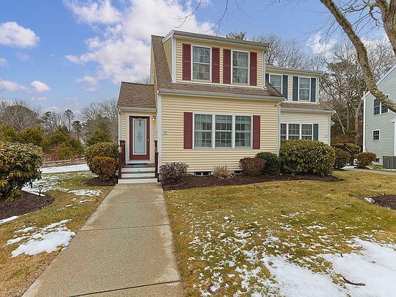 2nd image of 32 Carleton Street UNIT 32