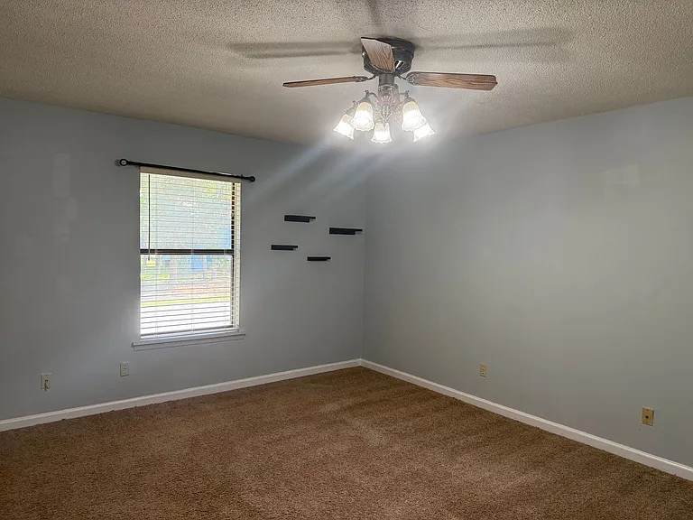 1905 Elkhorn Ln — Photo 7