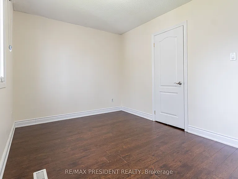 17 Manitou Cres #UPPER — Photo 21