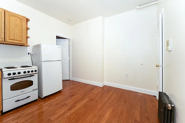 Rented by Julianna Realty Corp | media 4