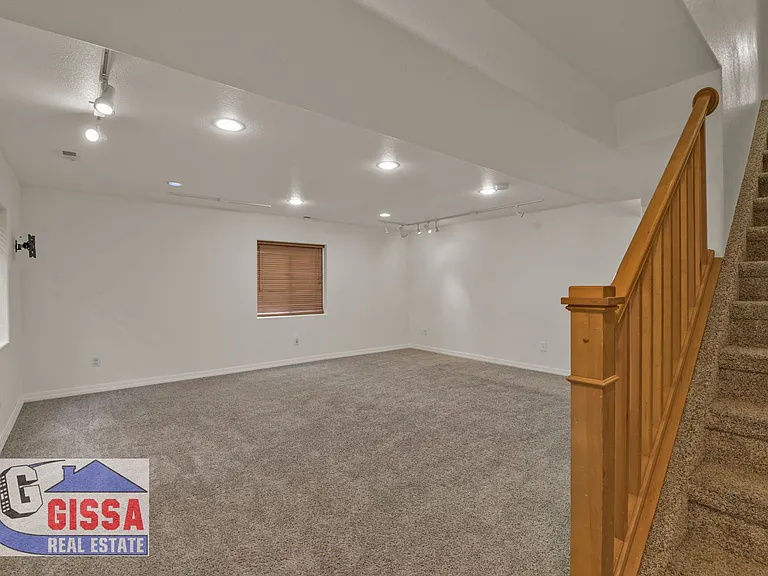 5532 Mountain Garland Dr — Photo 35