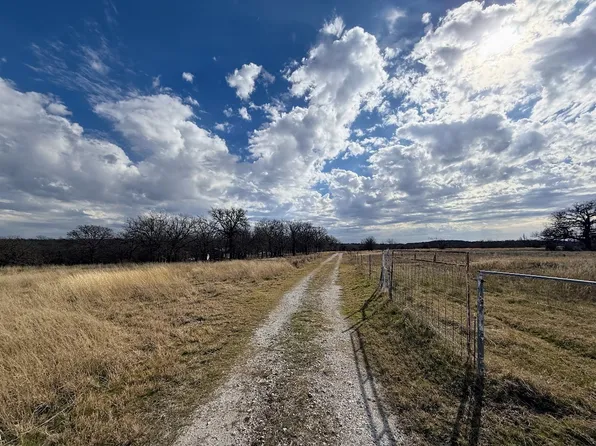 583 Bryan Rd, Sunset, TX 76270