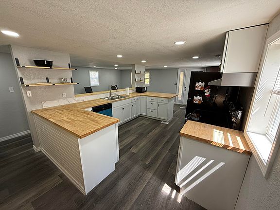 4th image of 9023 Strawberry Road