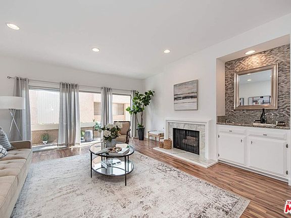 3rd image of 5139 Balboa Blvd Unit 203
