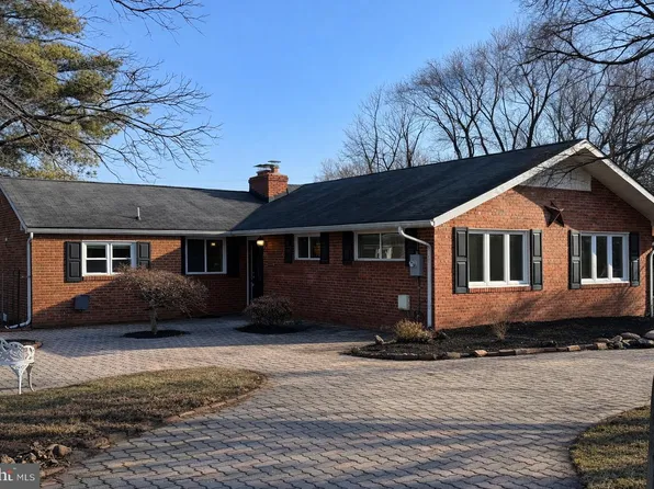 10001 Boxford Ct, Fairfax, VA 22030