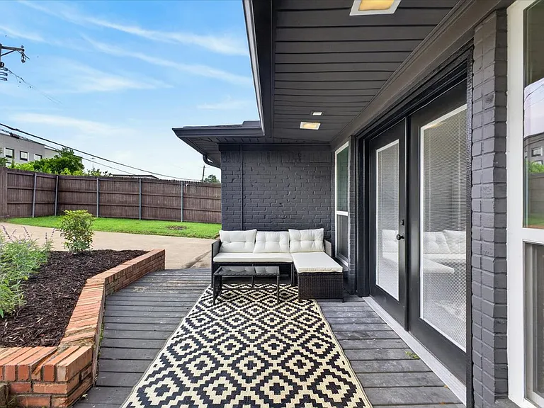 3330 Sharpview Ln — Photo 9