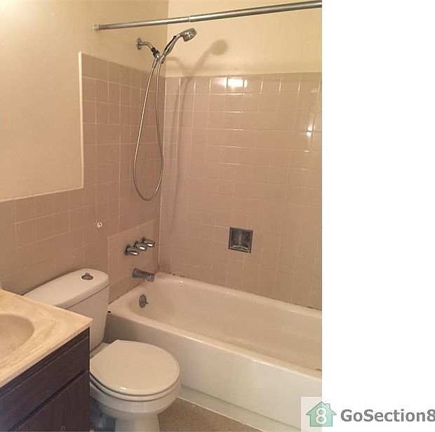 2nd image of 122 Coral Ct