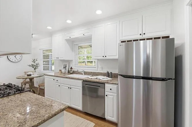 730 Berry Ave — Photo 12