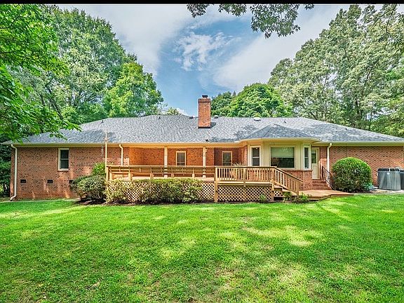 3rd image of 3517 Honeysuckle Dr