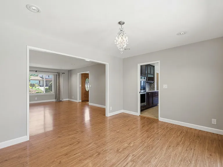 181 Piazza Way — Photo 23