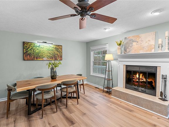 5th image of 20 Fair Wind Dr