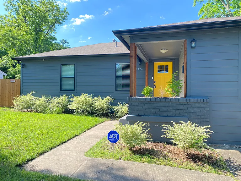 2124 Tisinger Ave — Photo 1