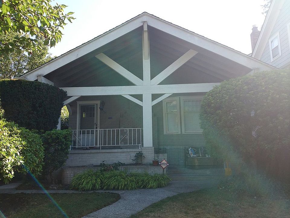 2nd image of 1751 NE Naomi Pl