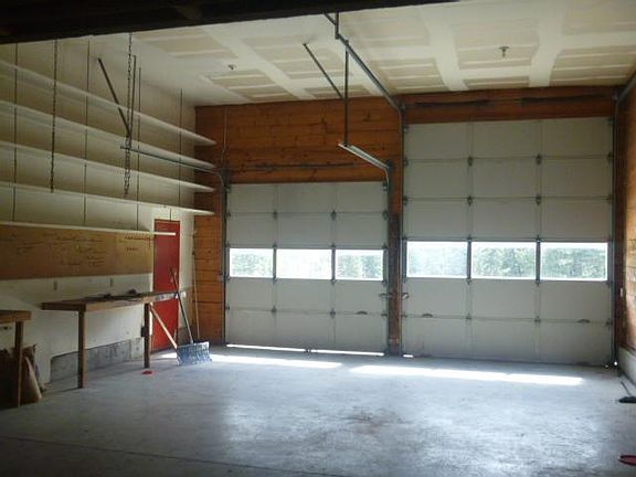 extra garage and guest quarters