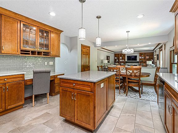 4th image of 130 Woodbine Dr
