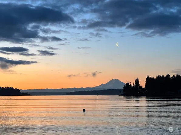 3720 Point White Drive NE, Bainbridge Island, WA 98110