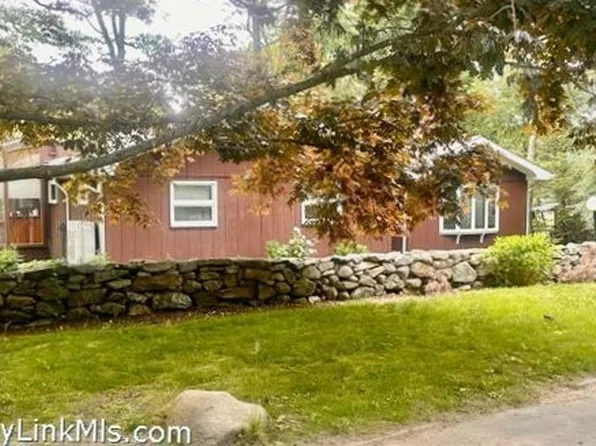 11 Fairway Dr, Oak Bluffs, MA 02557