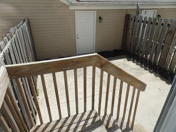 2nd image of 992 Hartford Village Blvd
