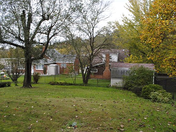3rd image of 418 Cedar St