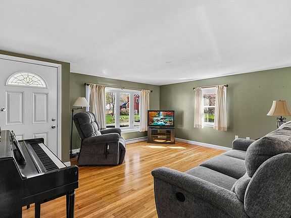5th image of 9 Sheridan Dr