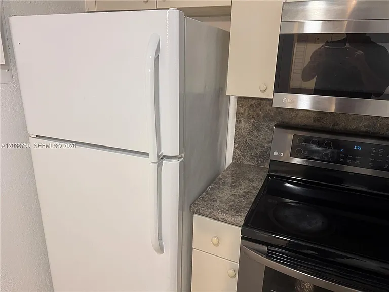 4235 N University Dr #202 — Photo 4