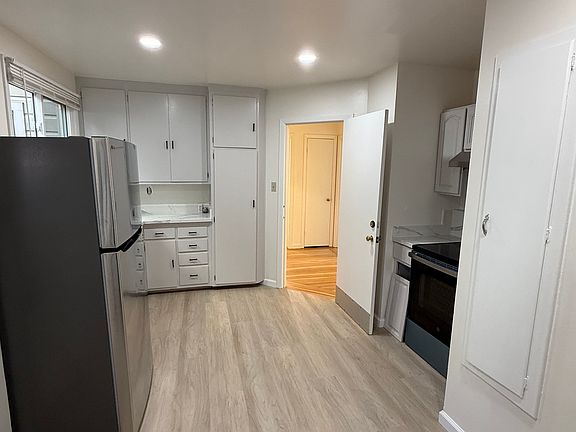 5th image of 417 Lake St APT 1