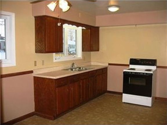 4th image of 1633 Twin Oaks Dr