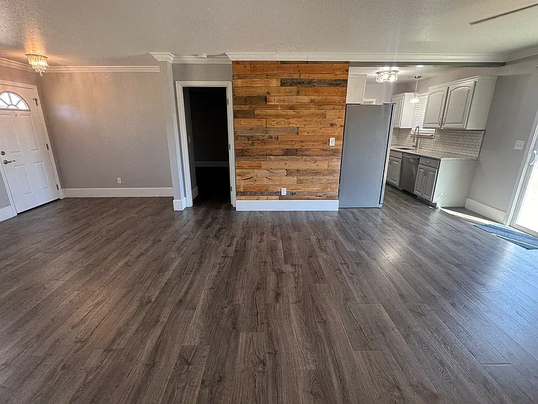 4045 Sunrise Ct — Photo 18
