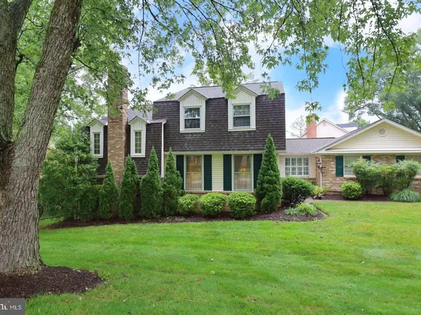 8900 Glade Hill Rd, Fairfax, VA 22031