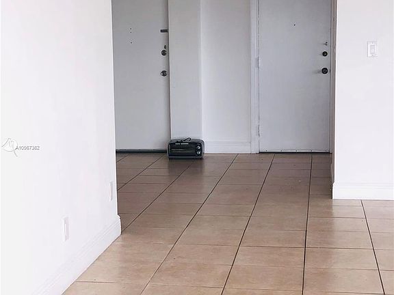 4th image of 1430 Brickell Bay Dr #1305