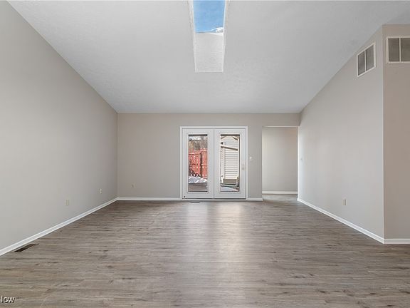 4th image of 1041 Northford Ct