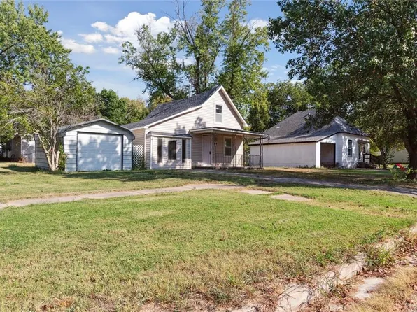 532 N 9th St, Fredonia, KS 66736