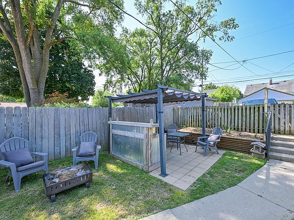 3rd image of 8113 W Townsend STREET