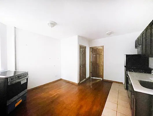 Rented by Avenues Real Estate | media 3