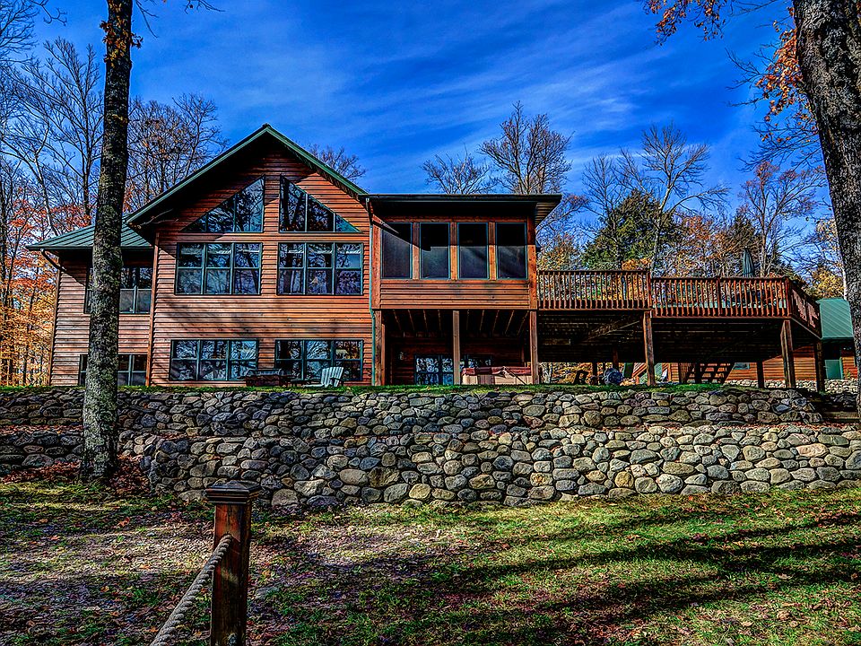 Excellent views of the water