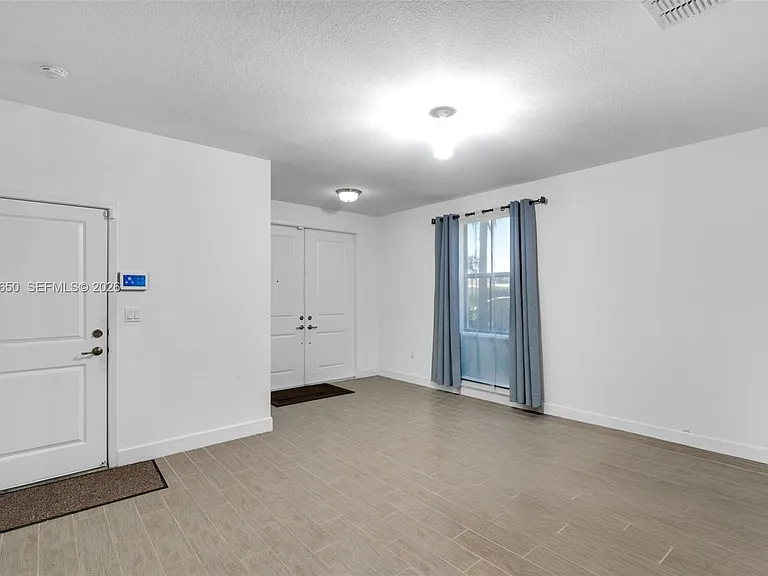 5113 NW 52nd St — Photo 5