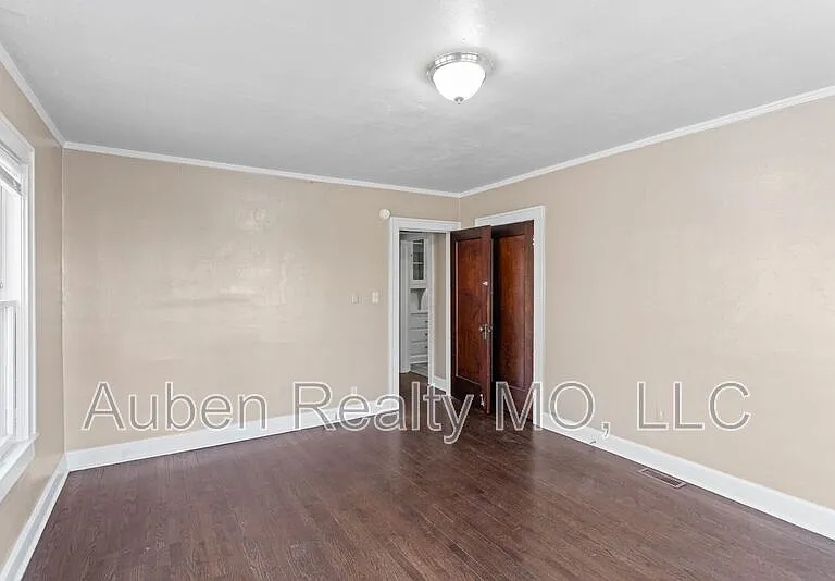 5303 Charlotte St #1 — Photo 16