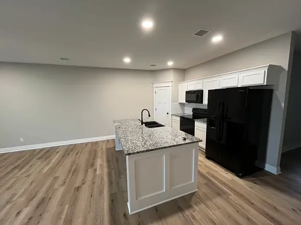 868 N Cloverleaf St — Photo 5