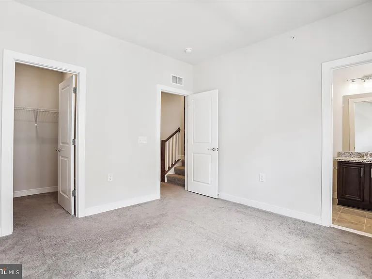 13340 Sherwood Park Ln — Photo 18