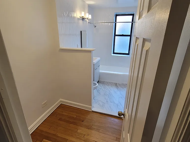 Martense Ave — Photo 10