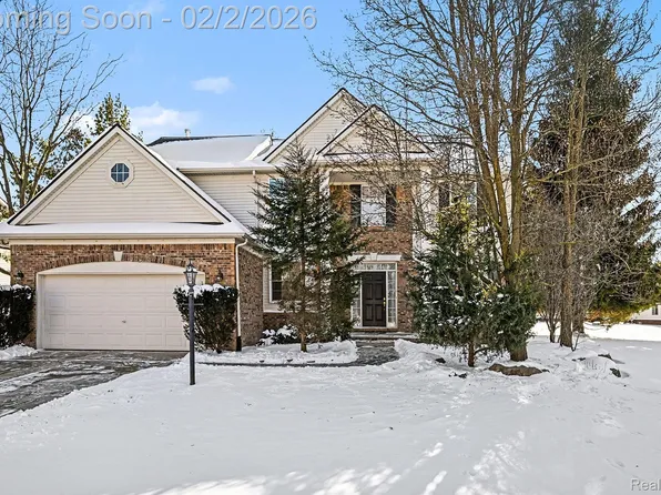 1366 Cartwright Ln, South Lyon, MI 48178