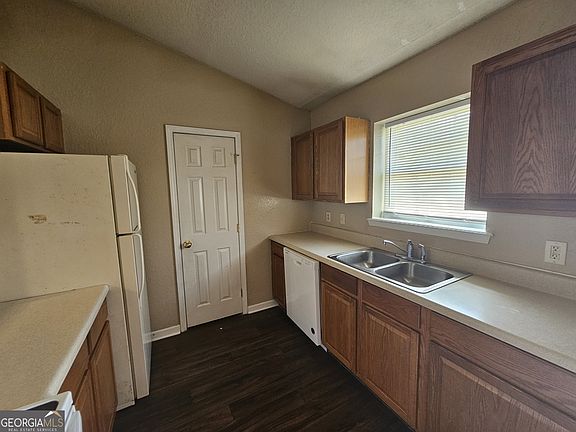 3rd image of 107 S Lively Oaks Dr