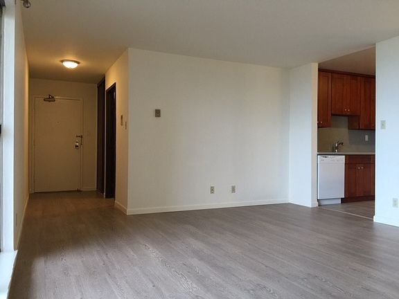 4th image of 110 Gardenside Dr APT 402