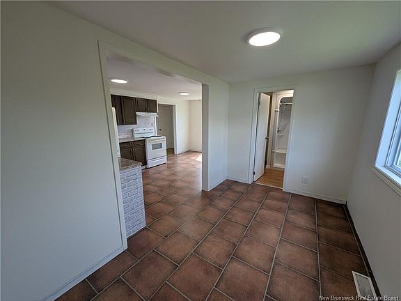 4th image of 841 Helen St