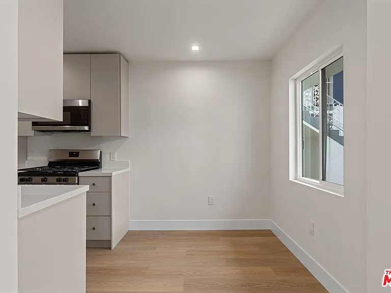 420 S Sepulveda Blvd #9 — Photo 7