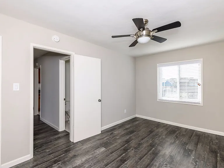901 Manhattan Ave #8 — Photo 9