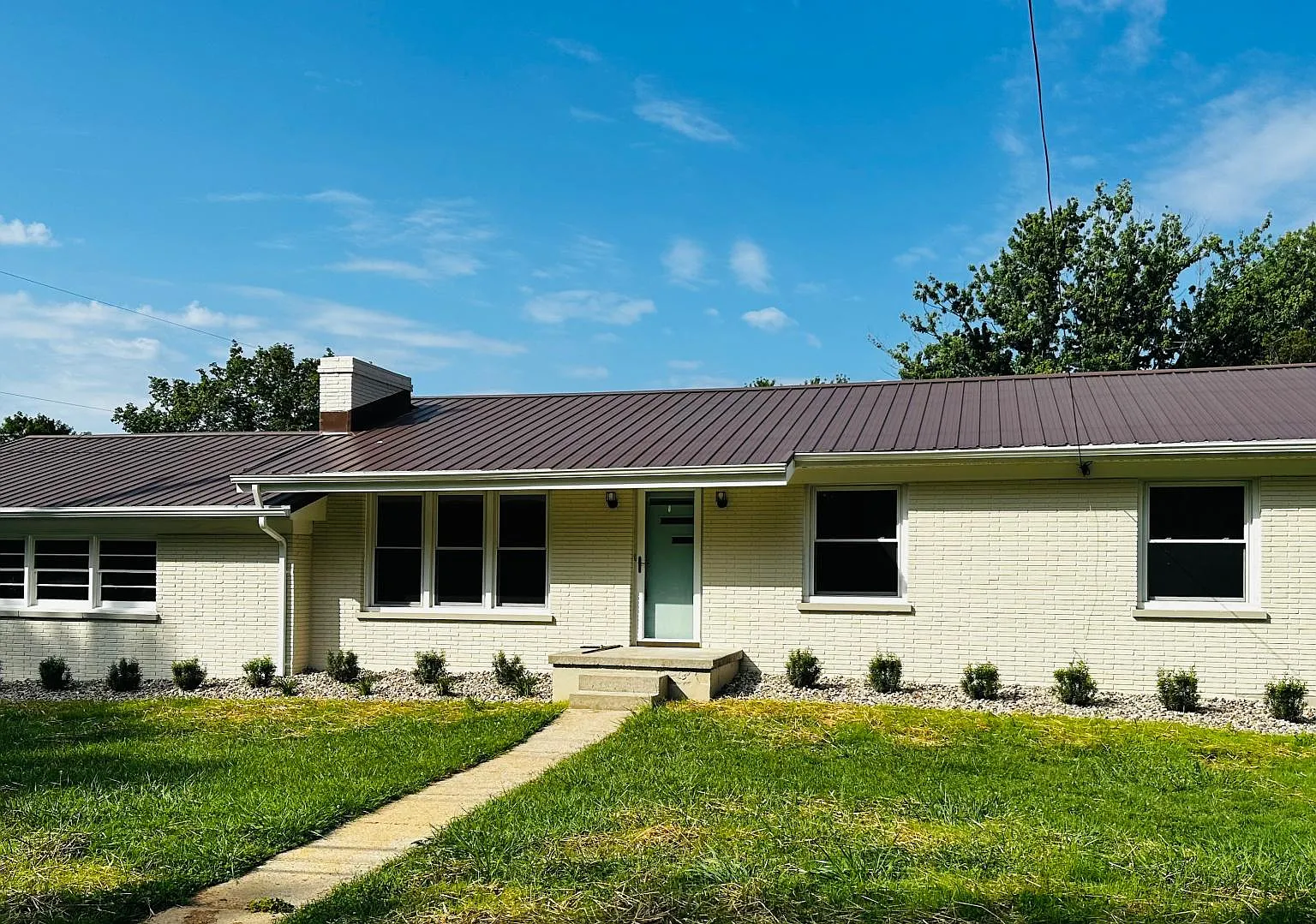 5 bed, 2084 sqft, $2,000 — Photo 1